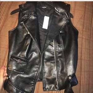 Brand new vest bebe